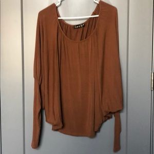 Super cute flowy boutique long sleeve! Camel color